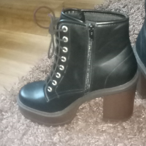 Soda Volume - Lug Sole Chunky High Heel Fashion Ankle Boot Lace up w/Side Zipper - Picture 3 of 5